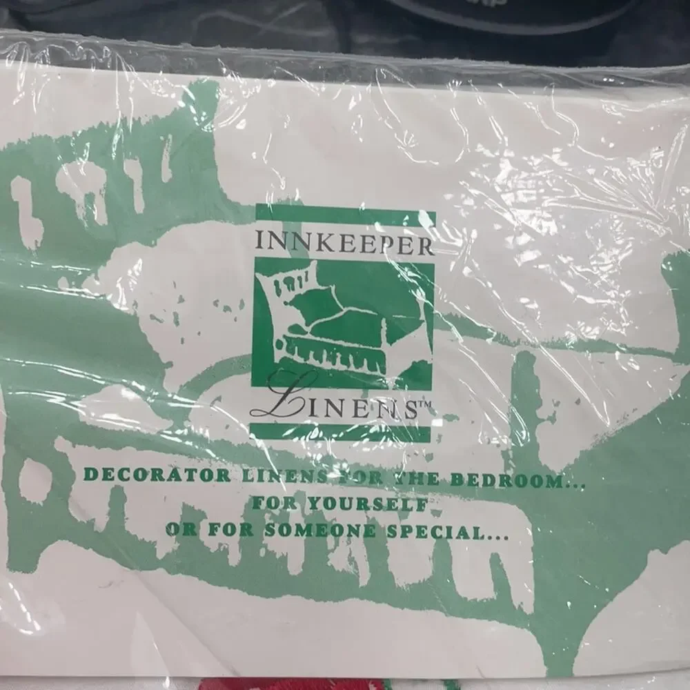 Innkeeper vintage Christmas bear in sleigh  standard pillowcases NWT cotton poly